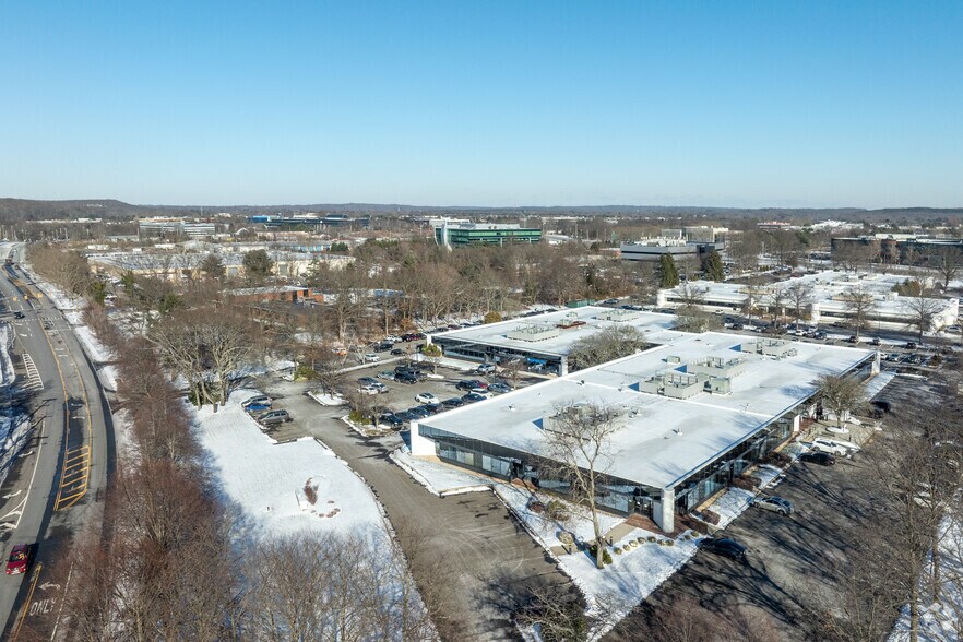 More Photos Of 1660 Walt Whitman Rd, Melville Office For Lease