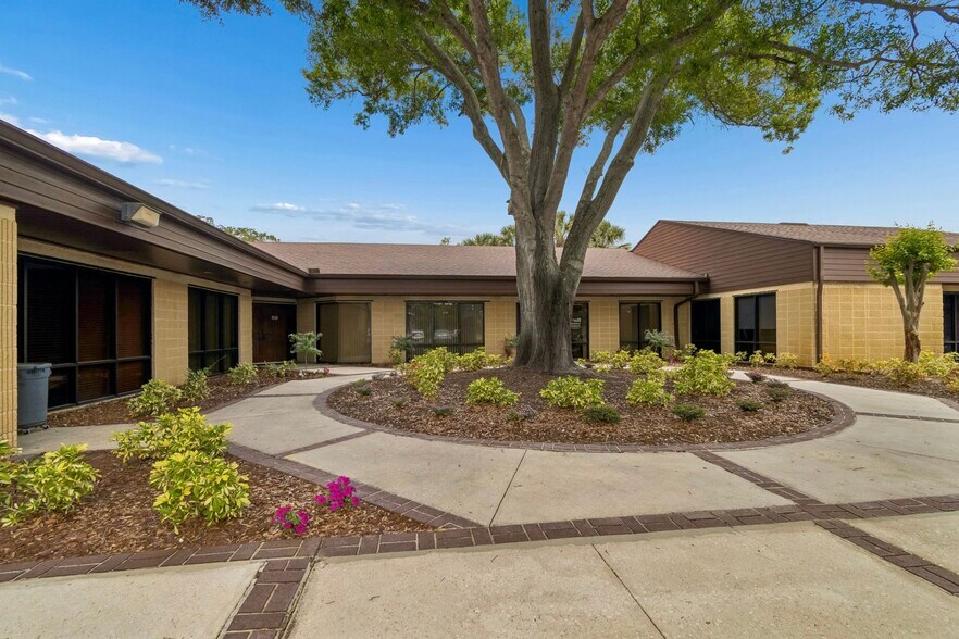 More Photos Of 611 Druid Rd E, Clearwater Medical For Sale