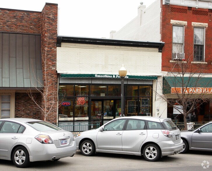 More Photos Of 812 Massachusetts St, Lawrence Storefront For Lease