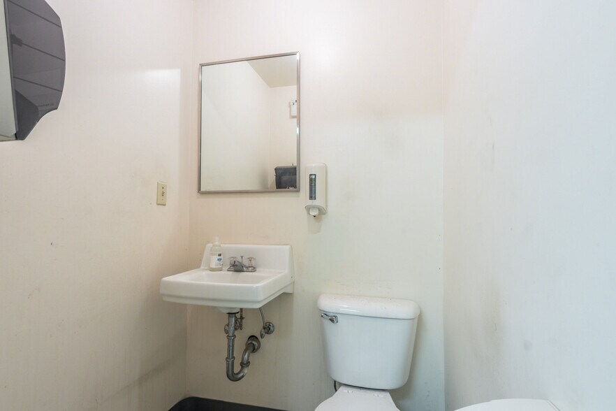 More Photos Of 320 Victory Ave, South San Francisco Warehouse For Lease