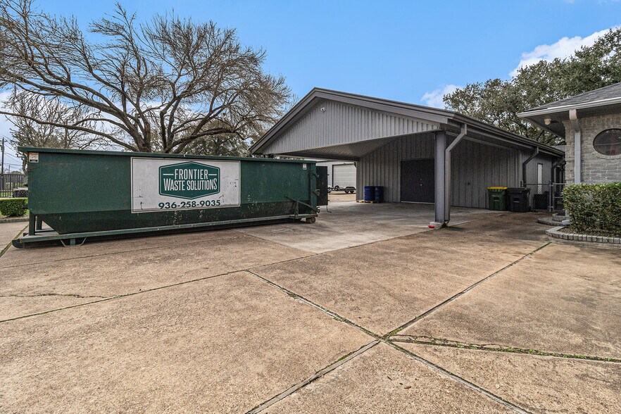 More Photos Of 1454 Oday Rd, Pearland Light Manufacturing For Sale