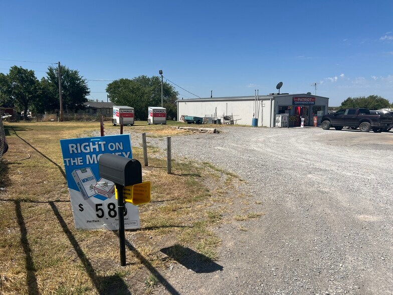 More Photos Of 600 E Main St, Geronimo Convenience Store For Sale