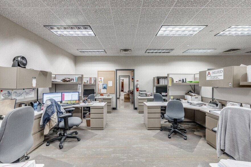 More Photos Of 1900 Country Club Dr, Mansfield Bank For Lease