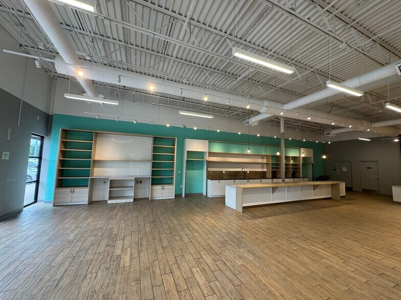 More Photos Of 2015 W Foxwood Dr, Raymore Unknown For Lease