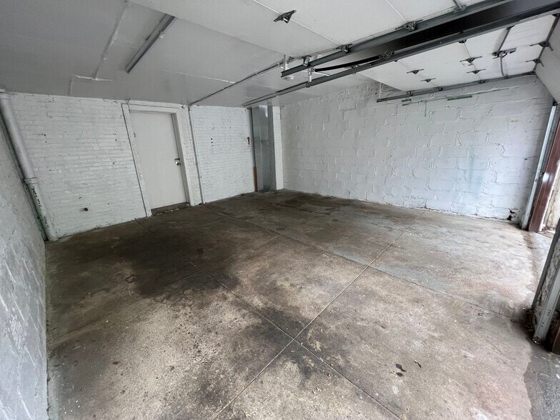 More Photos Of 4117 31st Ave, Astoria Storefront Retail Office For Lease