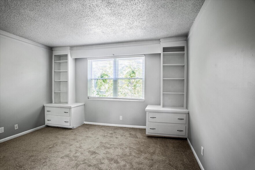 More Photos Of 126 Walton Ferry Rd, Hendersonville Apartments For Sale