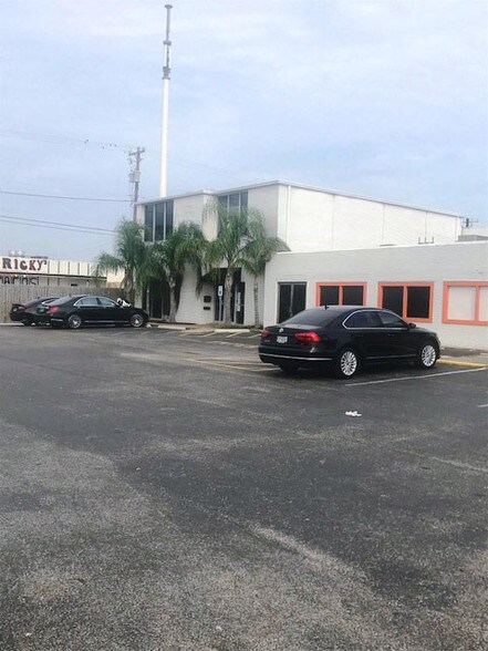 More Photos Of 3231 S Alameda St, Corpus Christi General Retail For Sale