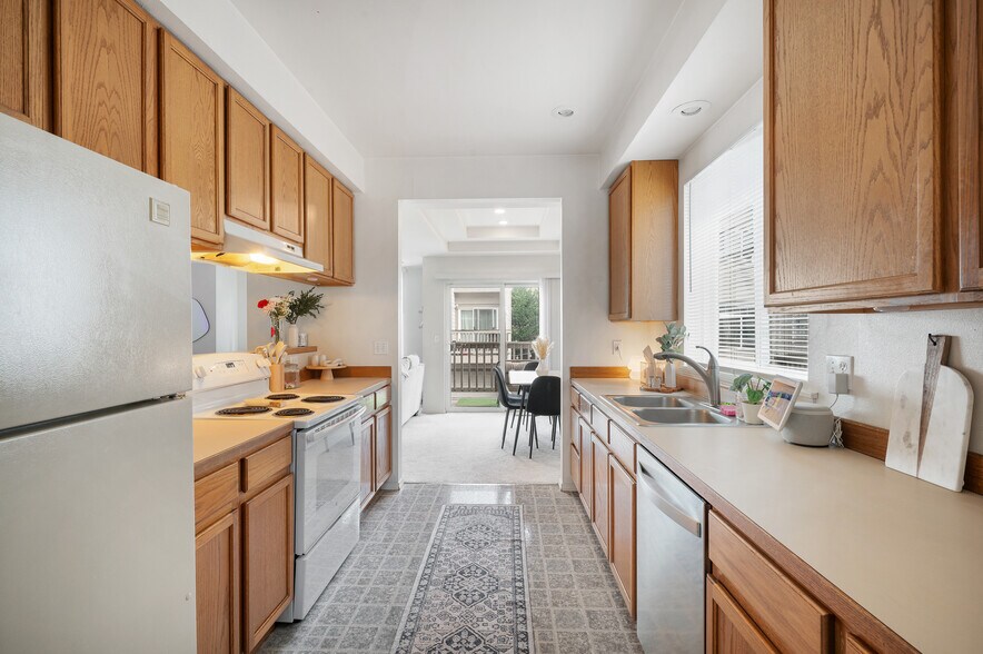 More Photos Of 620 SW 155th St, Seattle Apartments For Sale
