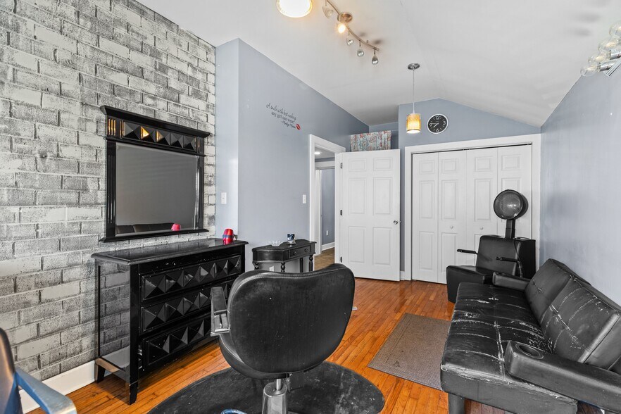 More Photos Of 316 Beech St, Morristown Office For Sale