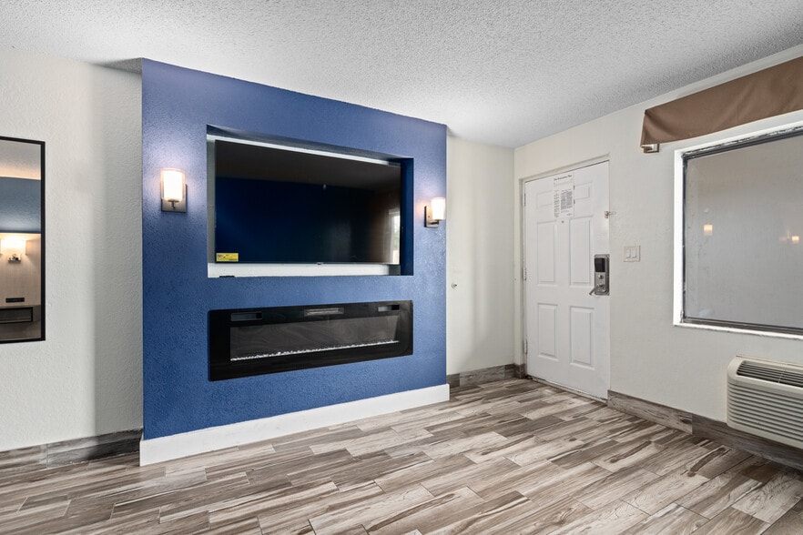 More Photos Of 3956 W Colonial Dr, Orlando Hotel For Sale