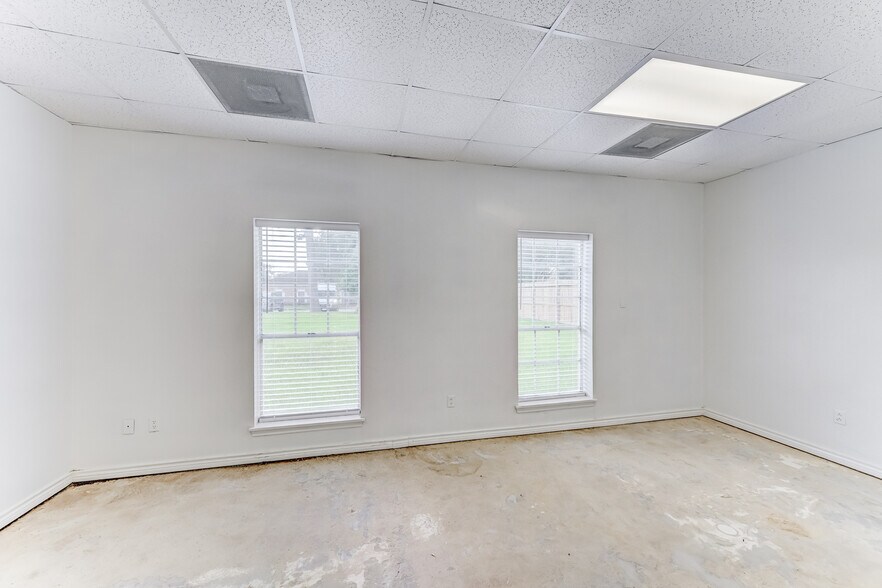 More Photos Of 14721 Pebble Bend Dr, Houston Medical For Lease