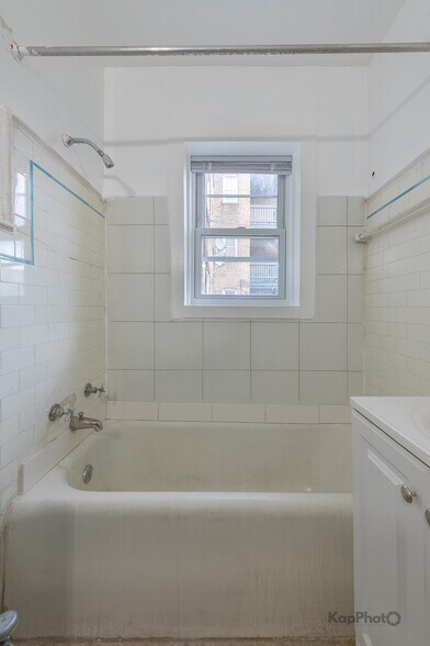 More Photos Of 2250-2258 W Rosemont Ave, Chicago Apartments For Sale