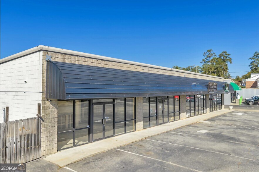 More Photos Of 905 Hillcrest Pky, Dublin Storefront For Sale