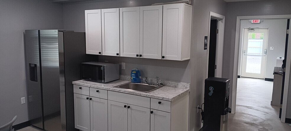 More Photos Of 1339 4th Ave, New Kensington Light Distribution For Sale