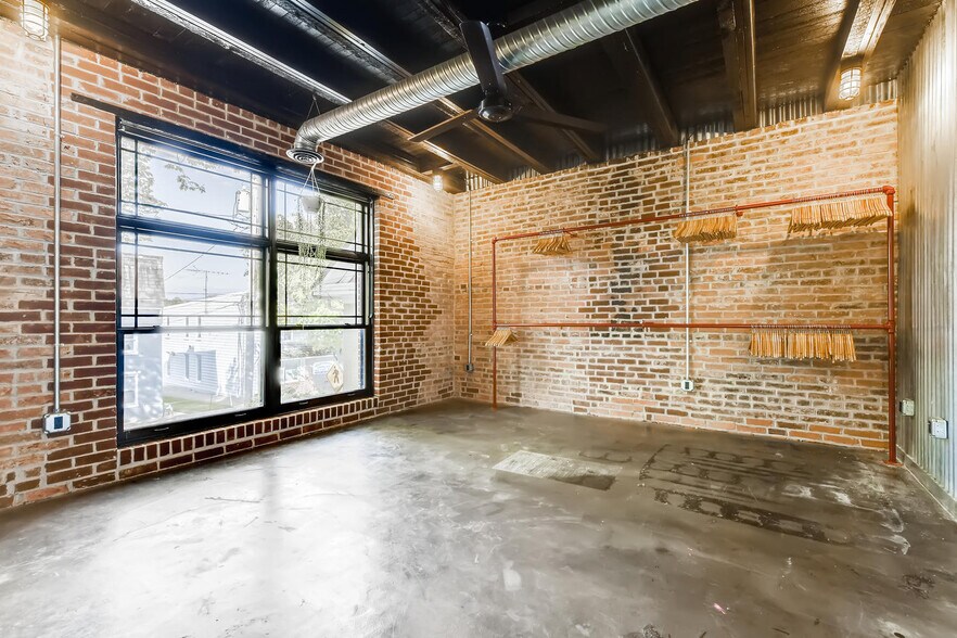 More Photos Of 289 E Main St, Westminster Office Residential For Lease