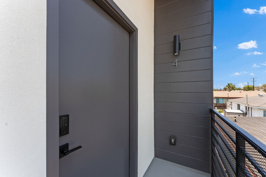 More Photos Of 2722 Nye St, San Diego Apartments For Sale