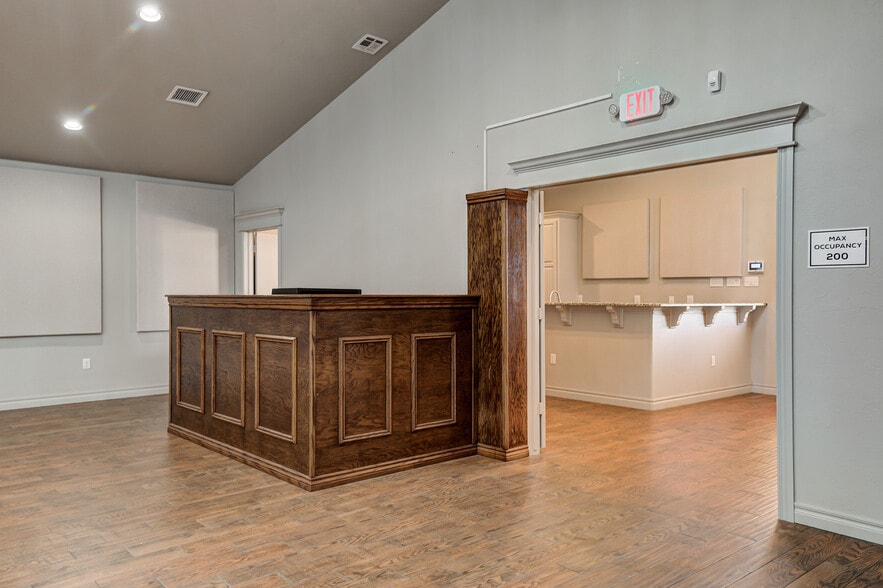 More Photos Of 450 E Main St, Yukon Religious Facility For Sale