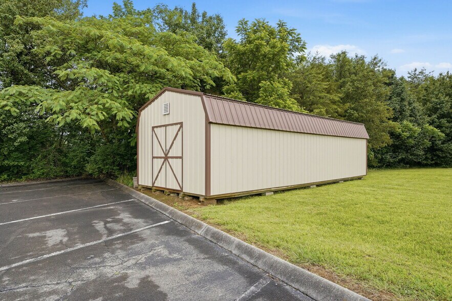 More Photos Of 329 Wesley St, Johnson City Medical For Sale