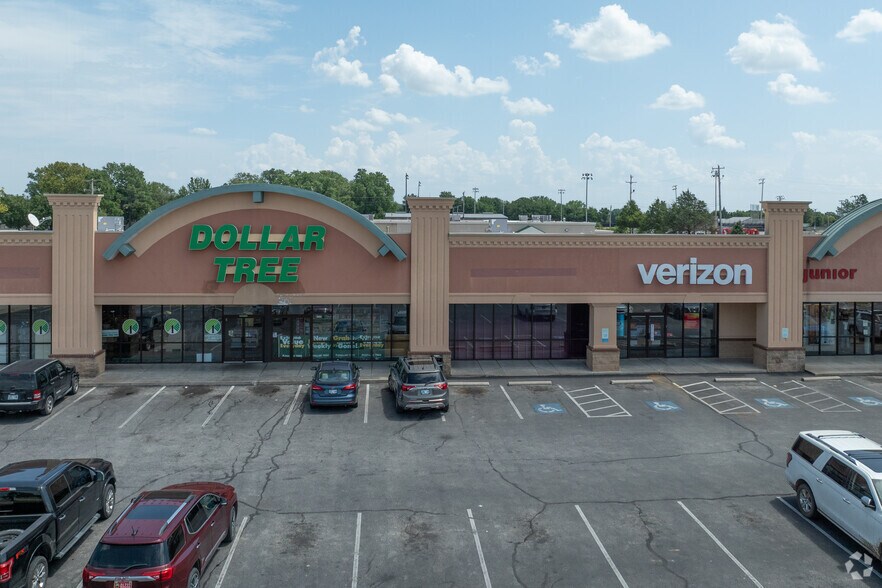 More Photos Of 1805 S Wood Dr, Okmulgee General Retail For Sale