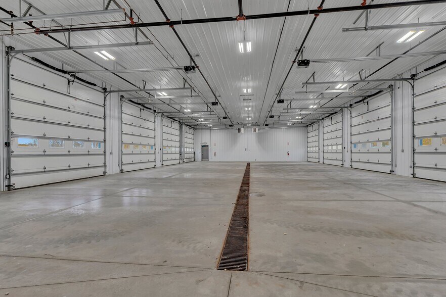 More Photos Of 3507 Dakota St, Alexandria Industrial For Lease