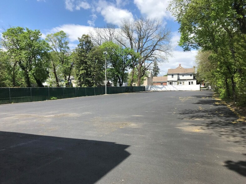 More Photos Of 71 W Main St, Freehold Office For Lease