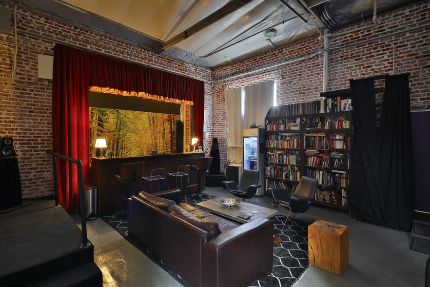 More Photos Of 1041 N McCadden Pl, Los Angeles Flex For Sale