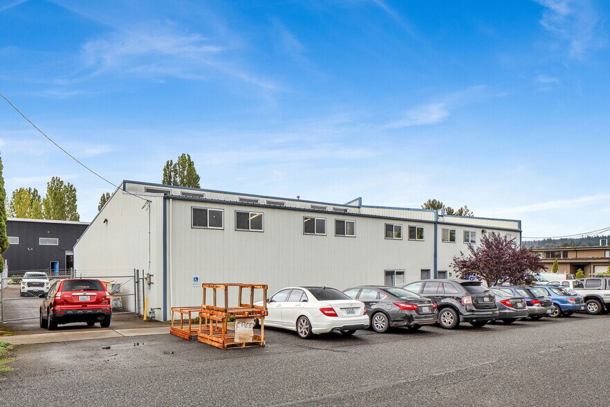 More Photos Of 2222 Queen St, Bellingham Warehouse For Lease