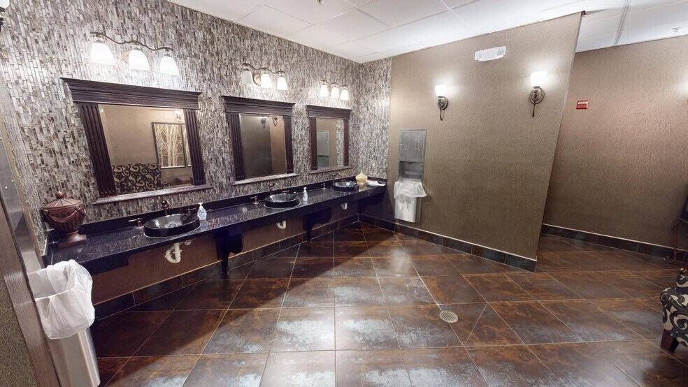 More Photos Of 304 S 6th St, Monticello Restaurant For Lease