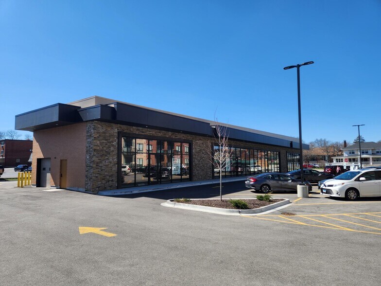 More Photos Of 109 S Main St, Lombard General Retail For Lease