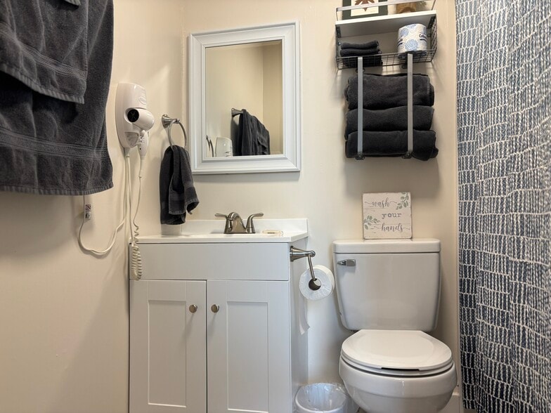 More Photos Of 206 W Main St, Mc Arthur Flex For Sale