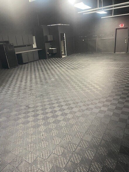 More Photos Of 520 S Prospect Ave, Hartville Flex For Lease