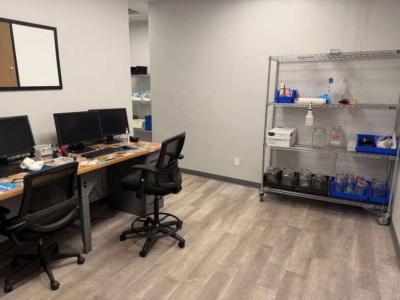 More Photos Of 2712-2720 Portage St, Kalamazoo Freestanding For Lease