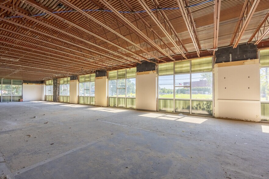 More Photos Of CORNER OF DIXWELL AVENUE AND SANFORD STREET, Hamden Medical For Lease