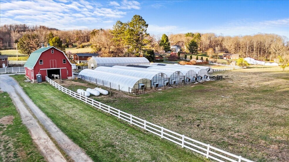 More Photos Of 1356 Coopers Cove Rd, Hardy Specialty For Sale