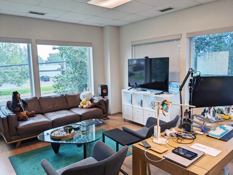 Primary Photo Of 3204-3224 Parsons Rd NW, Edmonton Medical For Lease