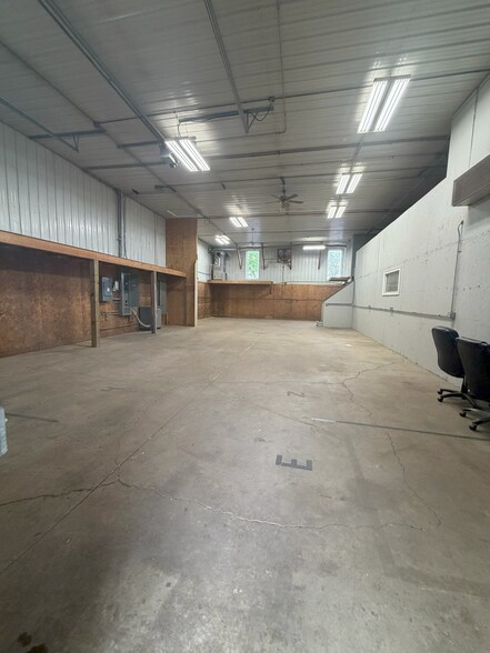 More Photos Of 39W963 Midan Dr, Elburn Warehouse For Lease