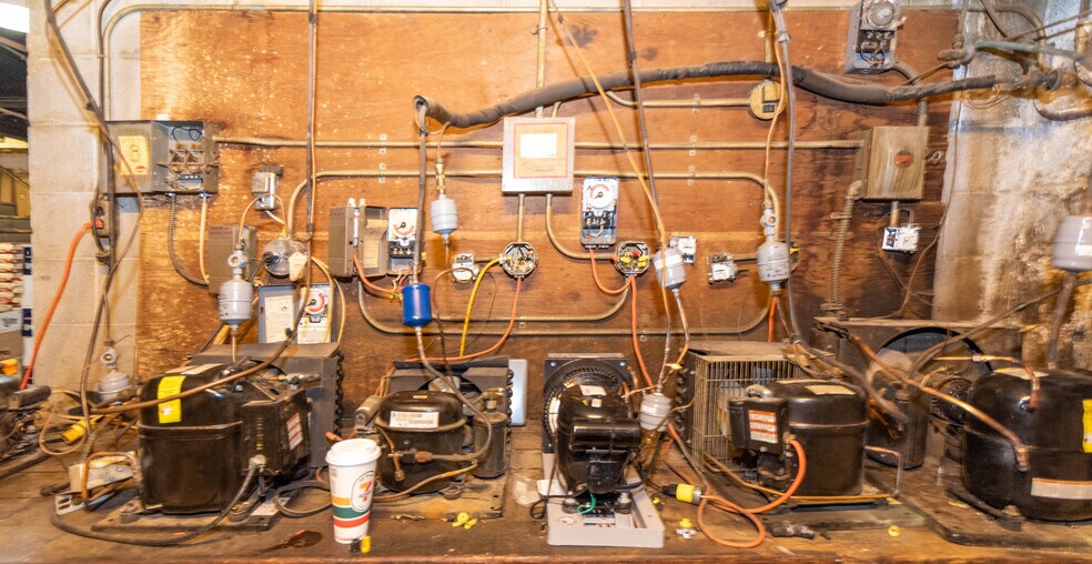 More Photos Of 2816 Old North Point Rd, Baltimore Bar For Sale