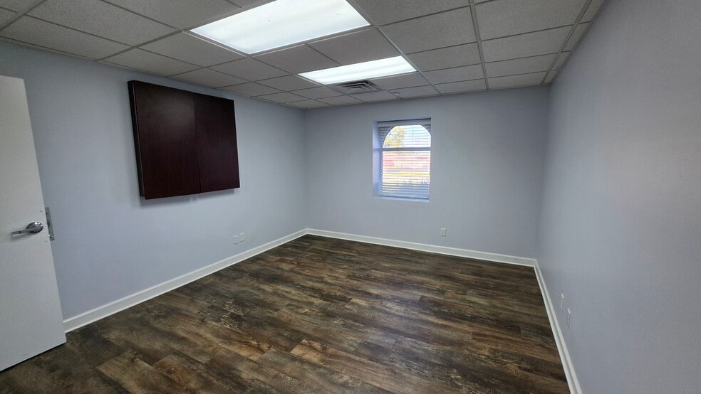 More Photos Of 3117 Alvey Park Dr W, Owensboro Office For Lease