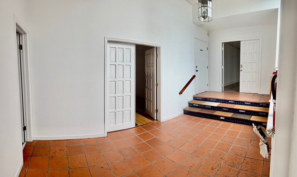 More Photos Of 3090 SW 8th St, Miami Freestanding For Lease
