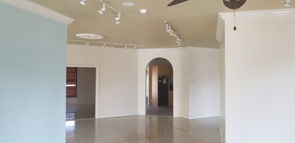 More Photos Of 1530 Dolphin St, Sarasota Storefront For Lease