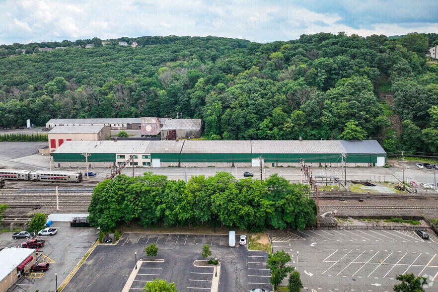 More Photos Of 126 E Dickerson St, Dover Warehouse For Lease