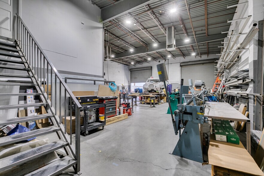 More Photos Of 3850 Pioneer Ave, Las Vegas Showroom For Sale