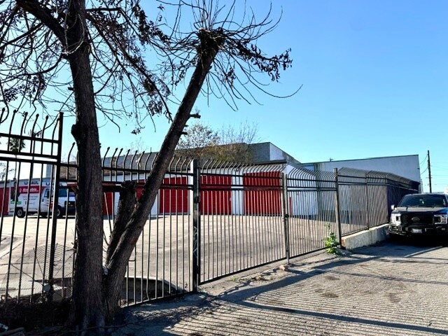 More Photos Of 3001 Delay Dr, Los Angeles Land For Lease