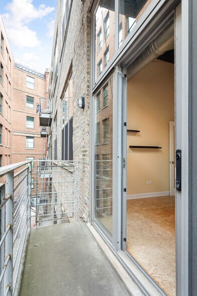 More Photos Of 824 W Superior St, Chicago Office Residential For Sale