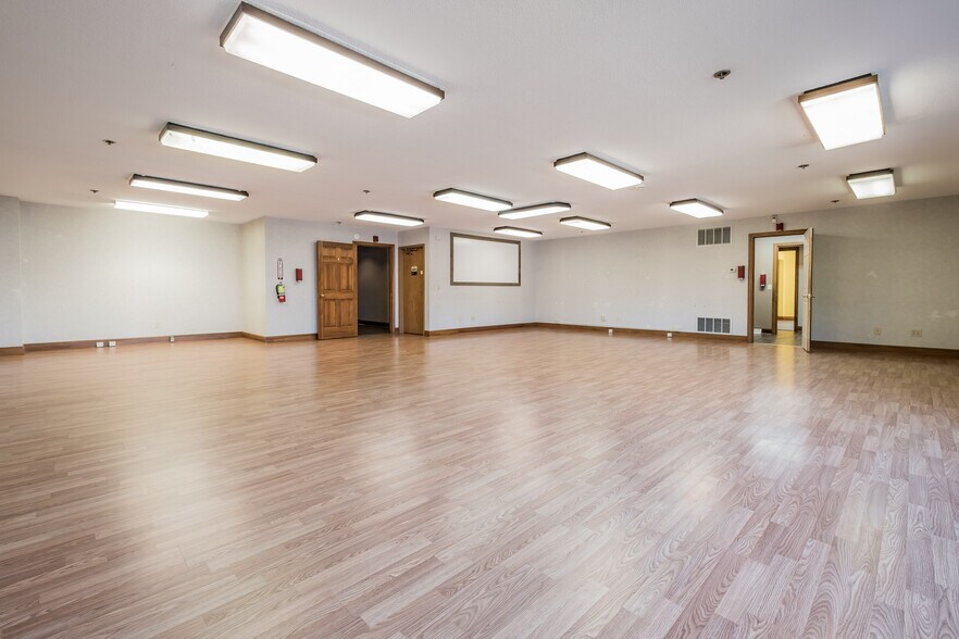 More Photos Of 7222 Day Ave SW, Navarre Medical For Lease