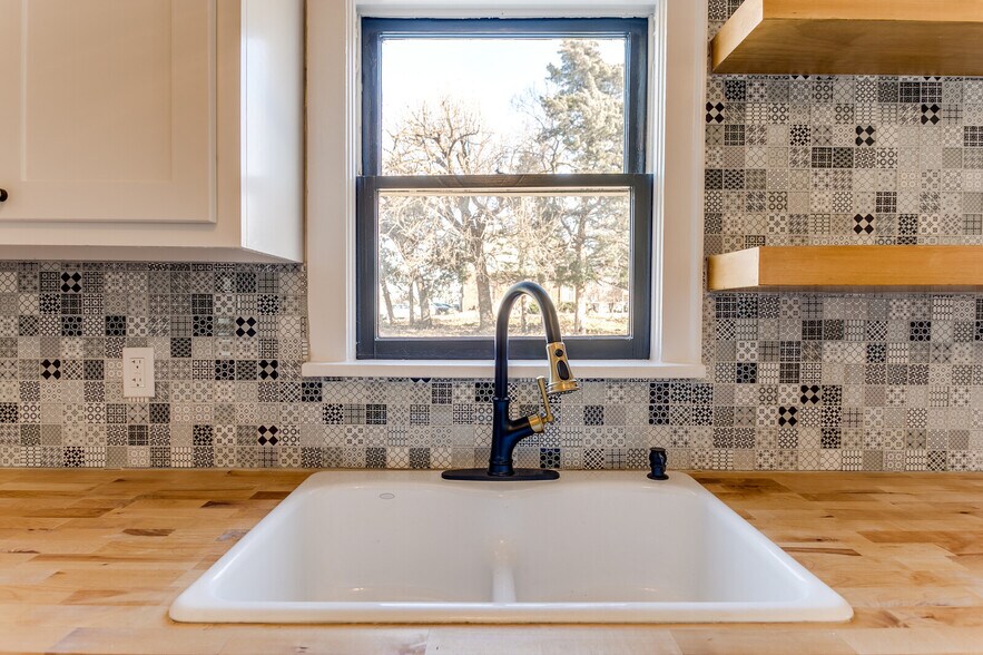 More Photos Of 608 E Eubanks St, Oklahoma City Office For Sale