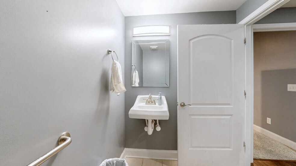 More Photos Of 239 Veterans Pky, Murfreesboro Office For Sale