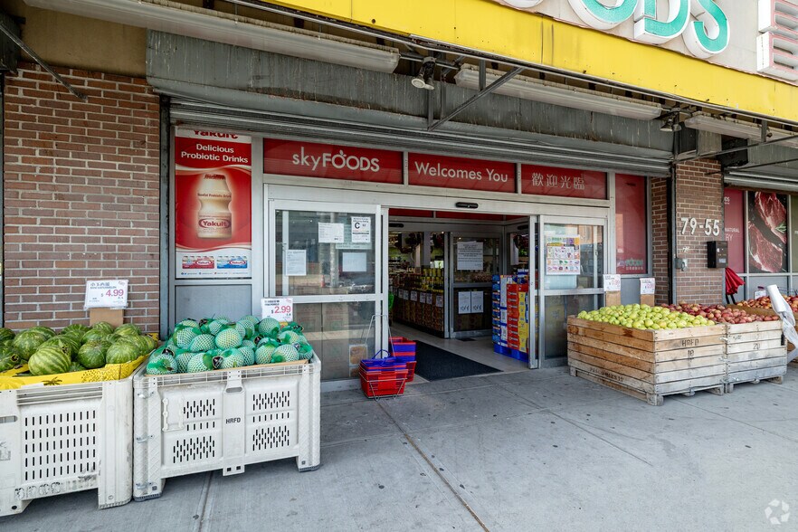 More Photos Of 7955 Albion Ave, Elmhurst Supermarket For Lease