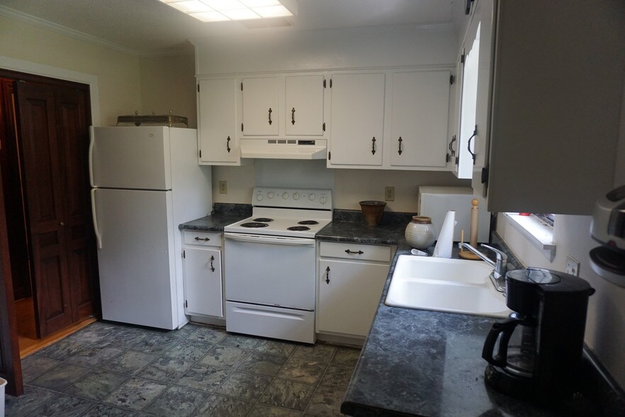 More Photos Of 403 N Main St, Evergreen Warehouse For Sale