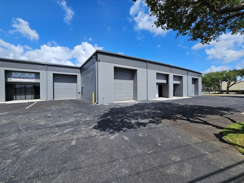 More Photos Of 8111 Garden Rd, Riviera Beach Warehouse For Sale